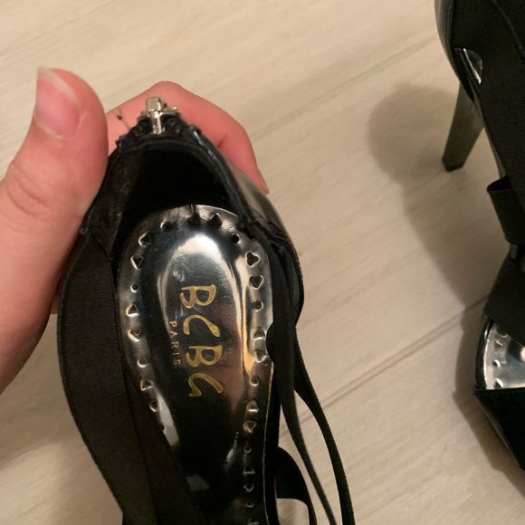 BCBG Paris Stretchy Platform Black Heels - Size 8.5 - Picture 3 of 4